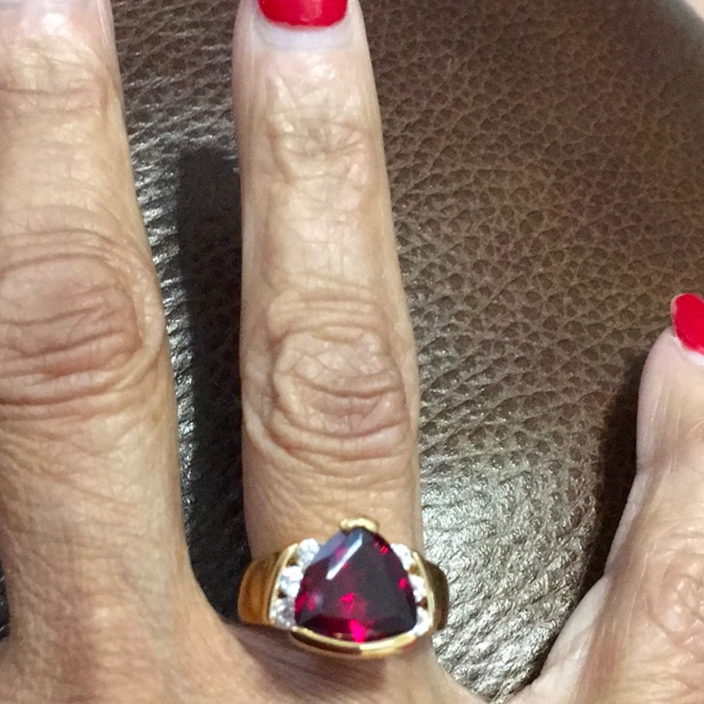 EUC,size5,RealCollectibles byAdrienne,faux garnet trillant cut,Diamondite